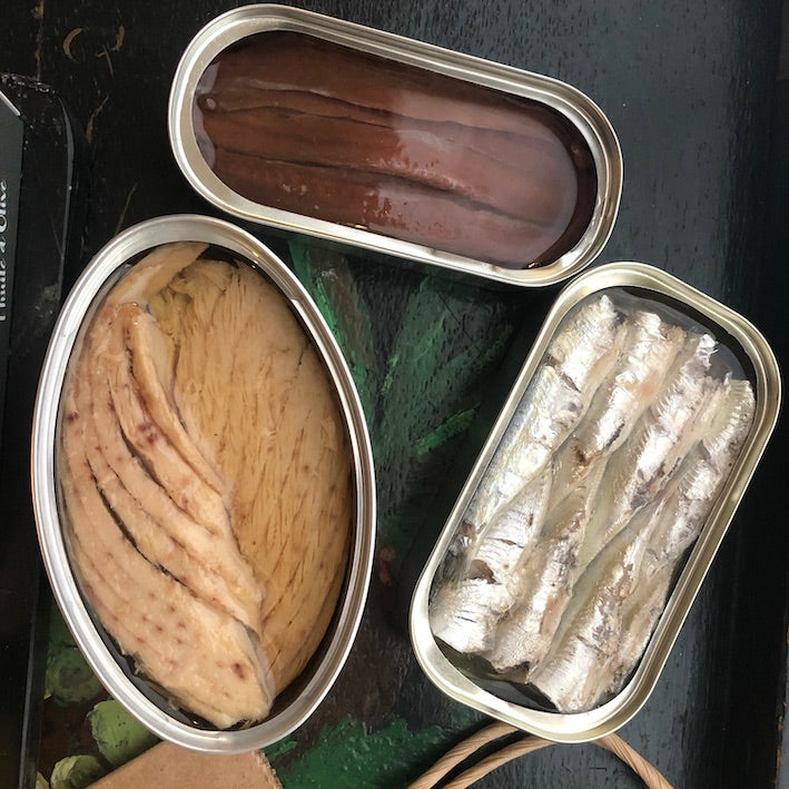 boites de bonite, anchois et de sardines